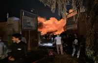 مهار آتش در انبار ضایعات پلاستیک اطراف بوستان جوان قم 